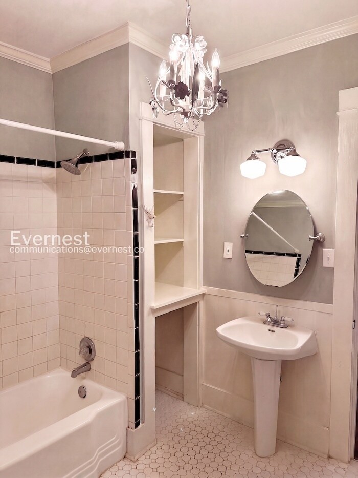 Building Photo - 4601 7th Ct S