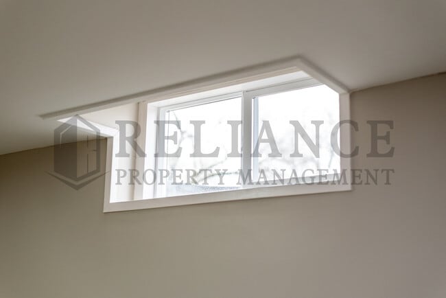 Building Photo - 2506 N Somerset Ave