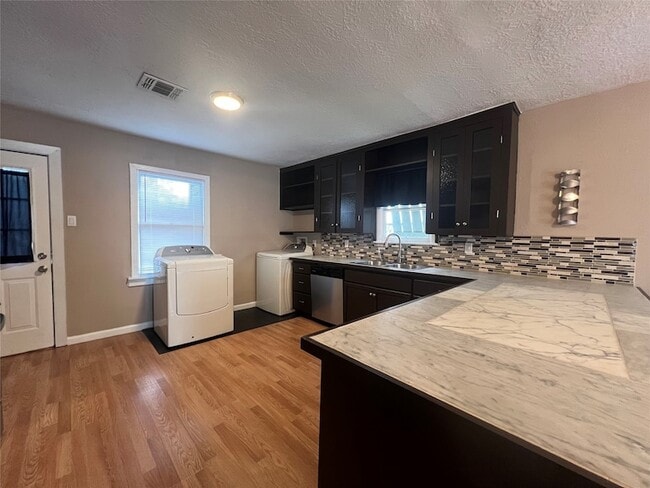 Building Photo - 1110 E 27th St