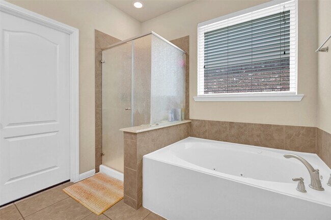 Building Photo - 9981 Stone Creek Ln