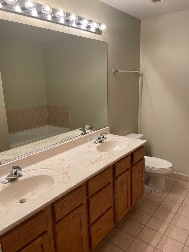 Building Photo - 41 E 8th St