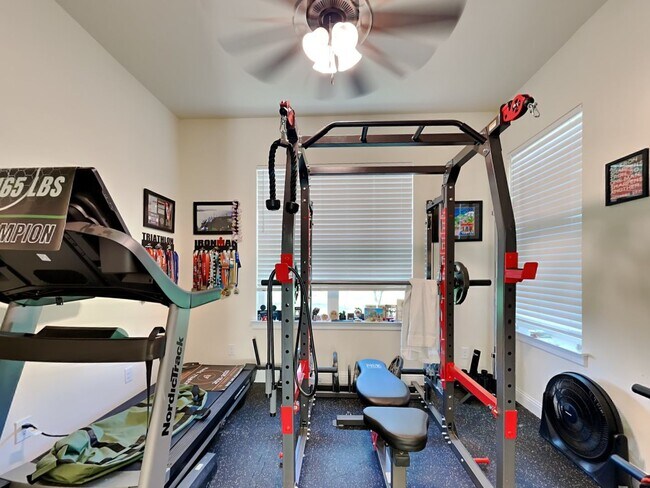 Building Photo - Experience Resort-Style Living in the Prestigious Gated Community of Bella Flora.