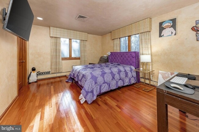 Building Photo - 1322 Commissioners Rd