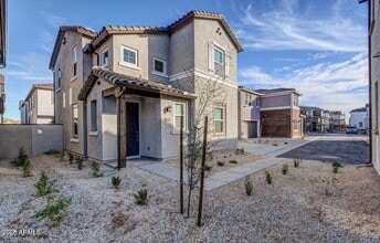 Building Photo - 9916 E Tillman Ave