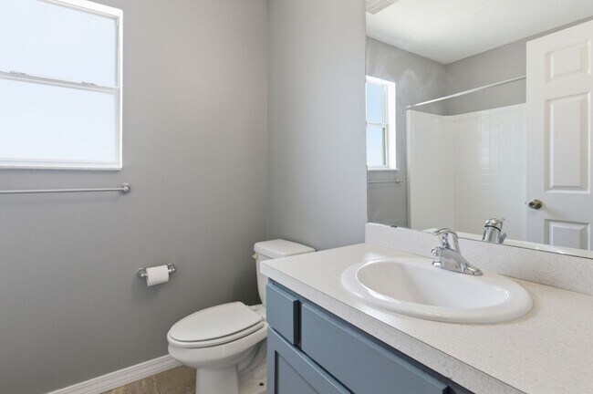 Building Photo - 3 Bedroom in Crestview!!