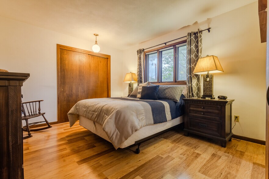 Building Photo - 6806 Sunset Strip NW