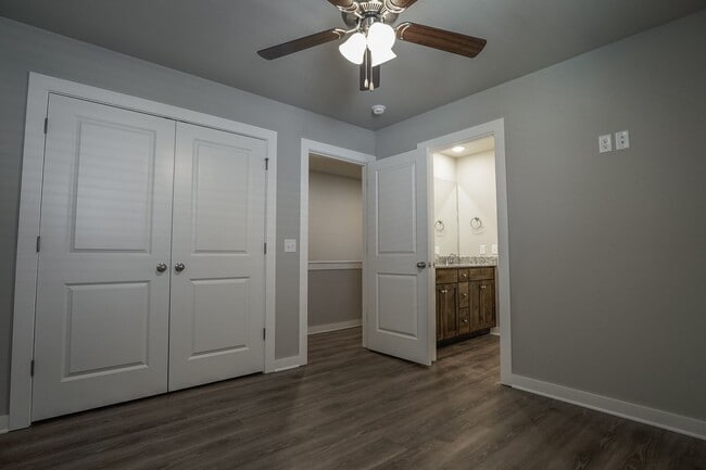 Building Photo - 4 Bedroom 3.5 bath home in Fayetteville!