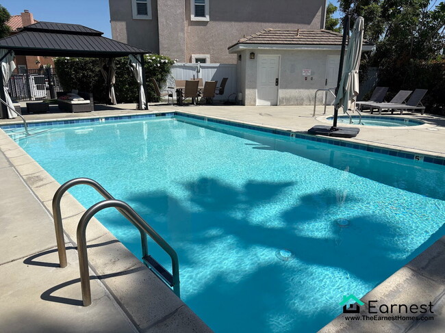 Building Photo - Bright & Stylish 4BR Townhouse with Privat...