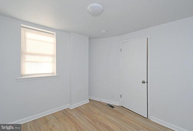 Building Photo - 5816 Knox St