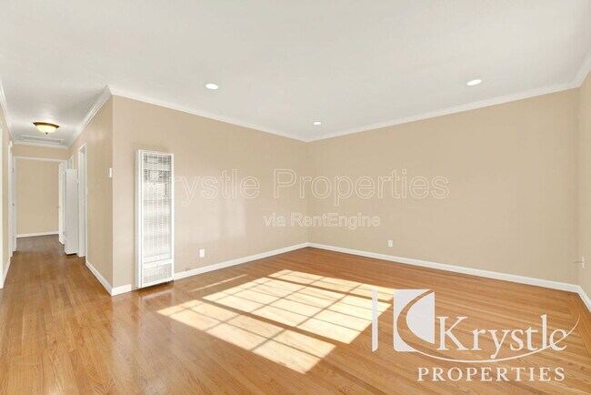 Building Photo - 342 Los Altos Pl