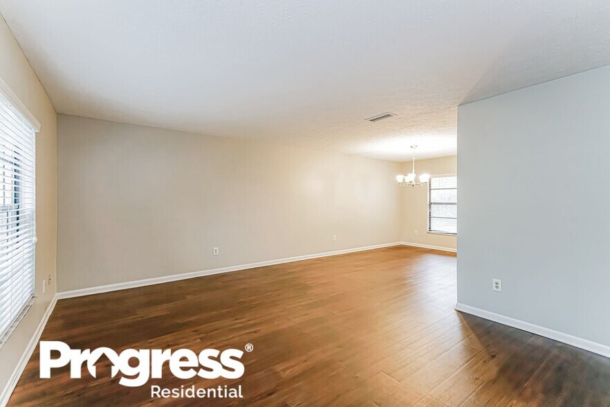 Building Photo - 15715 Country Lake Dr