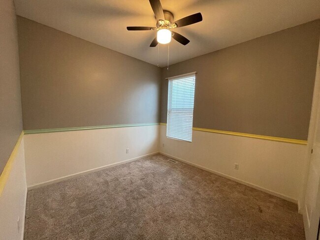 Building Photo - Ranch for rent in Omaha!