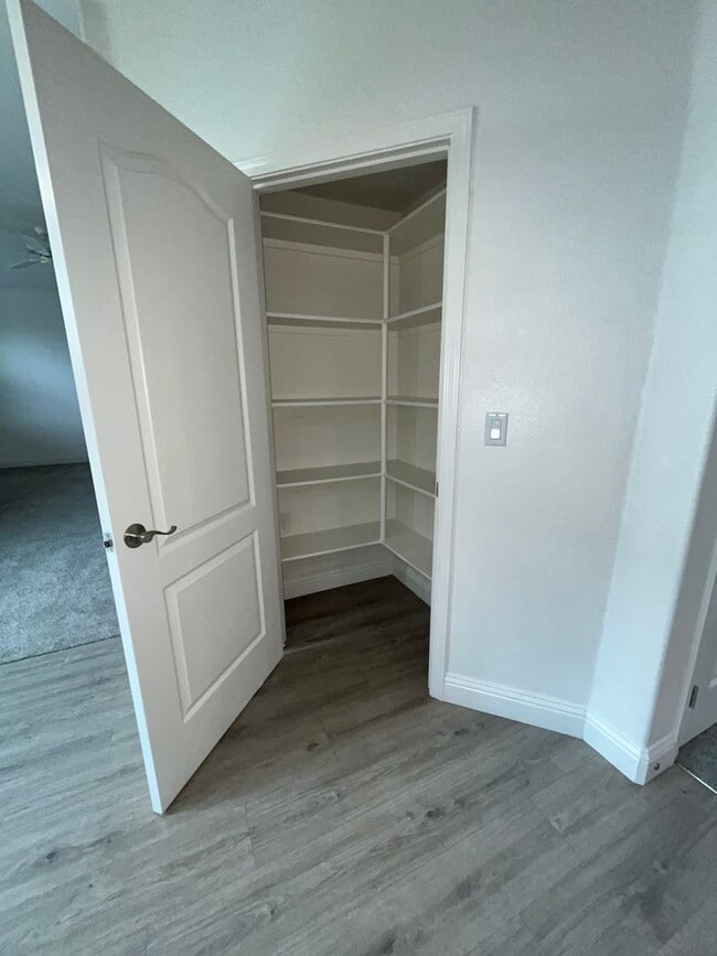 Building Photo - Exceptional 4BR/3BA/3 Car Tandem Garage in...