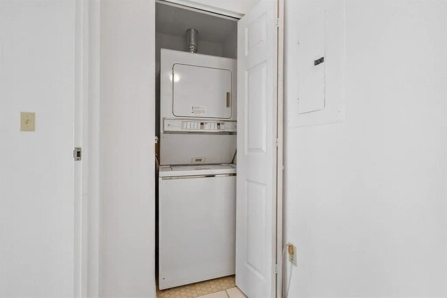 Building Photo - 1 Watermill Pl