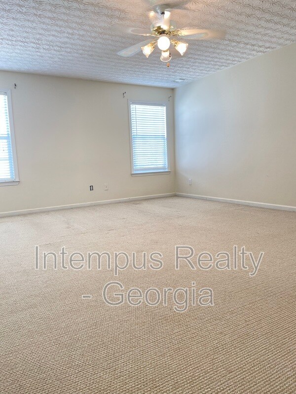 Building Photo - 2054 Pierce Way