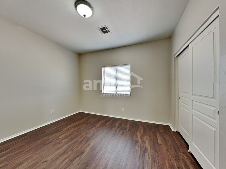 Building Photo - 6506 S 10th Dr