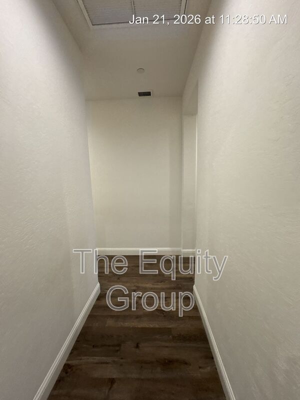 Building Photo - 1829 W Prescott Ave