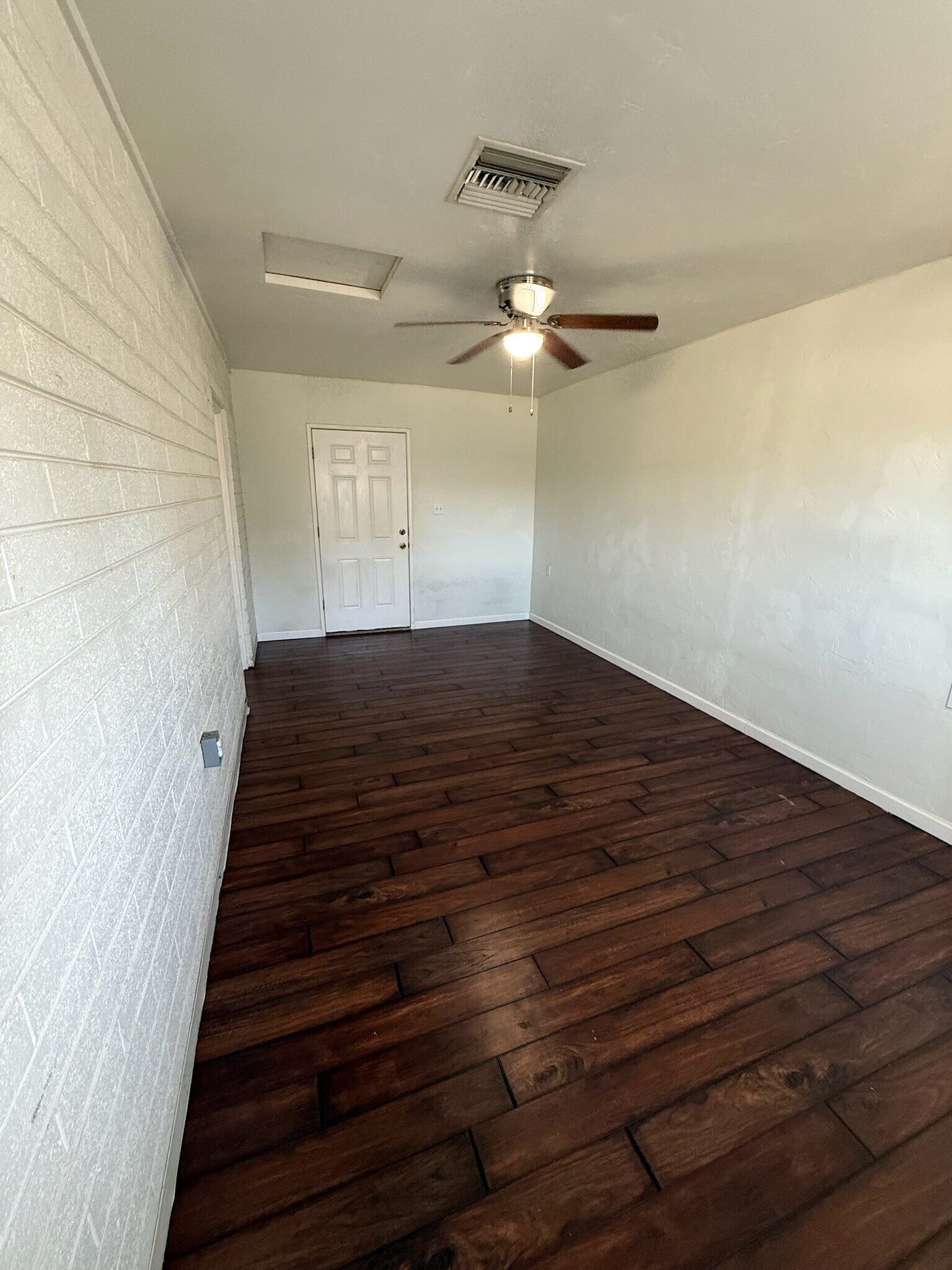 Building Photo - 1634 E 12th St