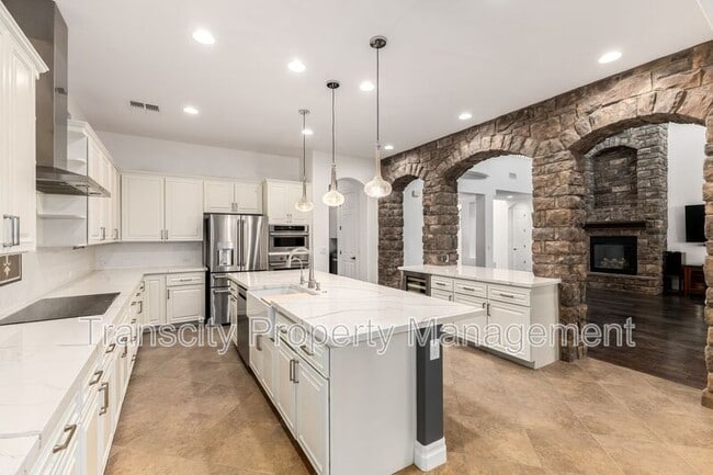 Building Photo - 1636 E Sattoo Way