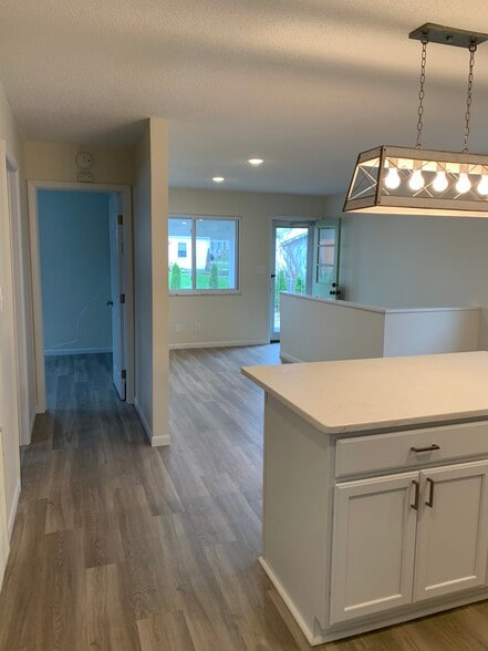 Hallway to 2nd bedroom - 961 Fairlawn Ave