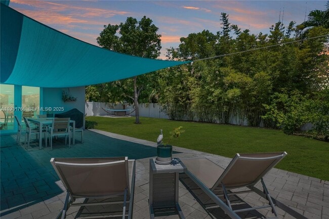 Building Photo - 1945 S Hibiscus Dr