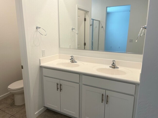 Building Photo - 19915 W Badgett Ln