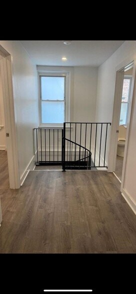 Building Photo - 26 Parker St