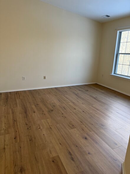 Bedroom - 5083 Beech Ct