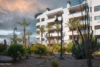 Building Photo - 945 E Playa Del Norte Dr