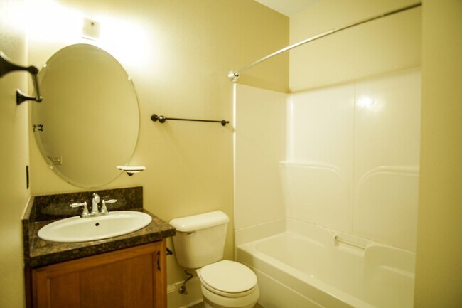 Building Photo - Historic Building-Beautifully Renovated 1-Bedroom Close-in SE!