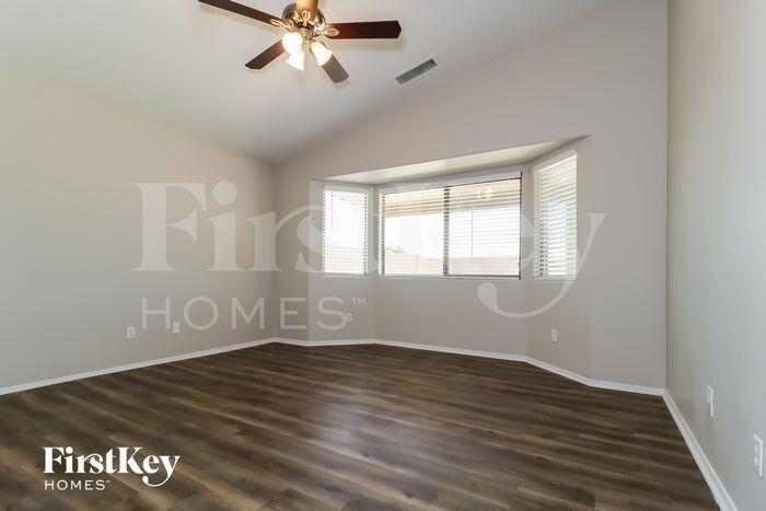 Building Photo - 6684 S 258th Dr