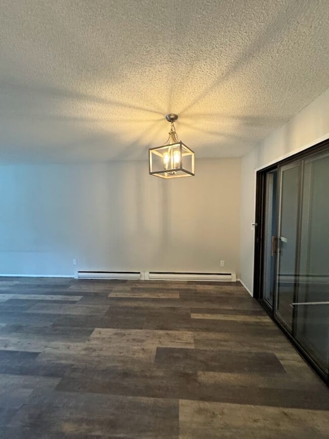 Building Photo - Large, Updated 2 Bedroom, 1.5 bath Townouse in Lovely Multnomah Village