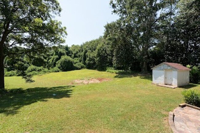 Building Photo - 2615 W Main St