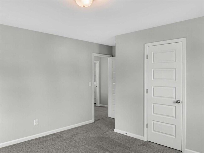 Building Photo - 2054 Maplewood Way