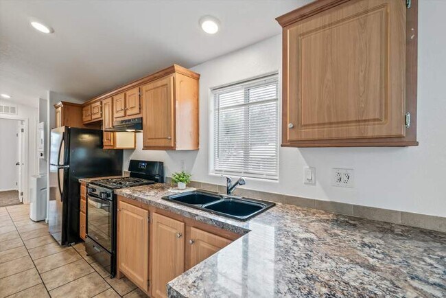 Building Photo - 5505 N Shannon Rd