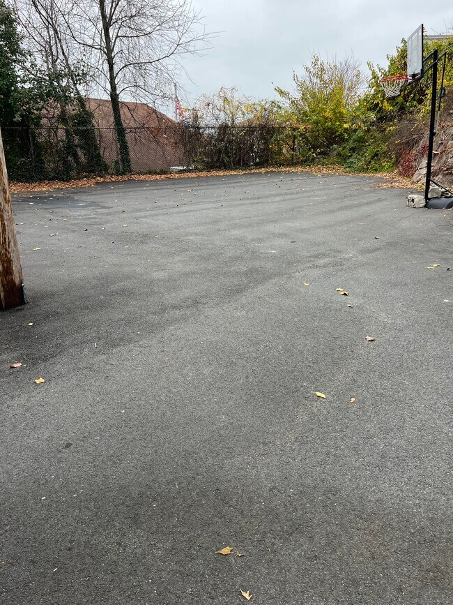 Driveway - 17 Shamrock St