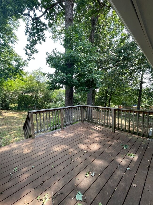 Building Photo - Beautifully renovated 3 bedroom 2.5 Bath