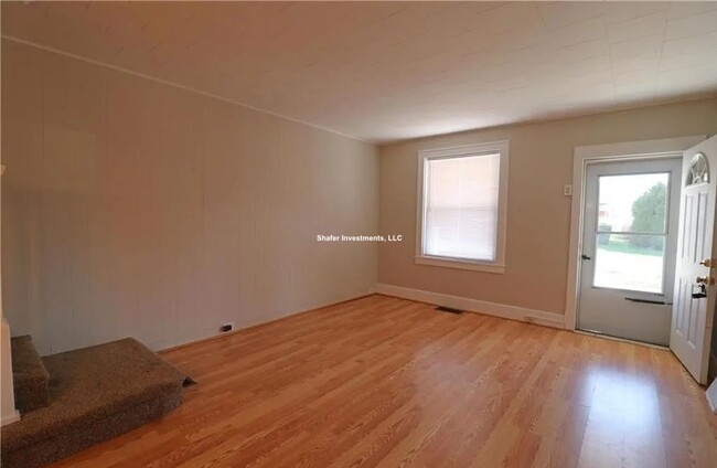 Building Photo - 429 E Frankford St