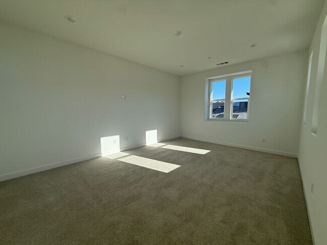 Building Photo - 2025 Build, 3 Bedroom 2.5 bath with over 2...