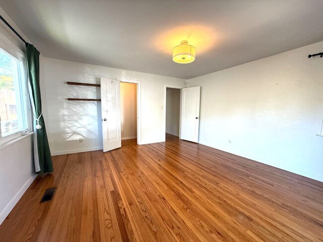 Building Photo - Charming Monterey Home in Quiet Neighborho...