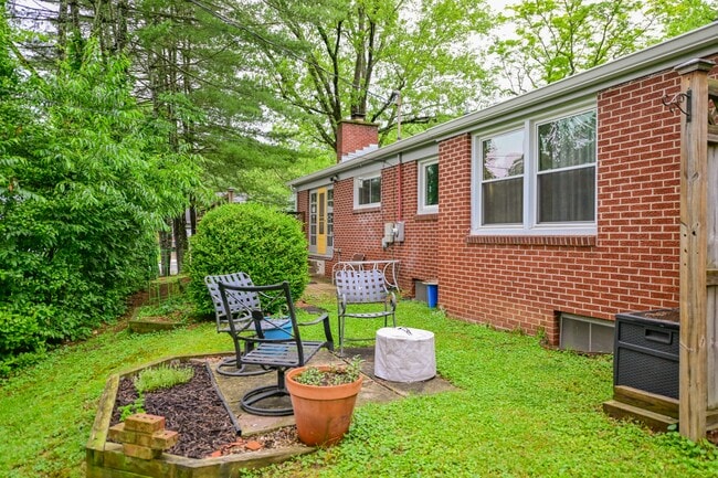 Building Photo - 50 Eden Pl