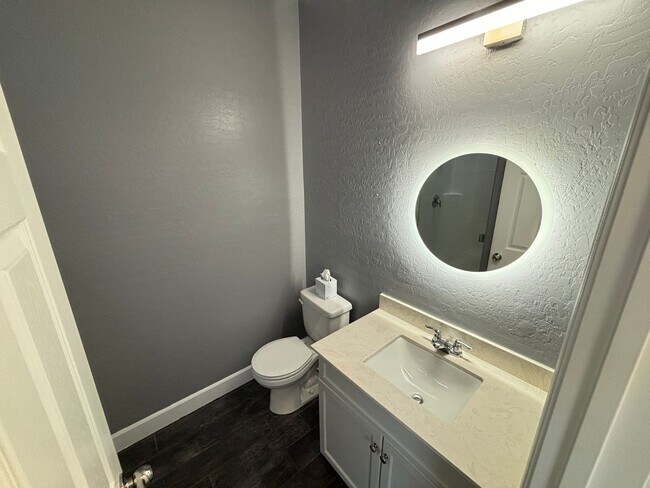 Building Photo - Beautiful 4Bed/3Bath/2Car Residence located in Providence