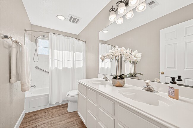 Building Photo - 14015 Wheatbridge Dr