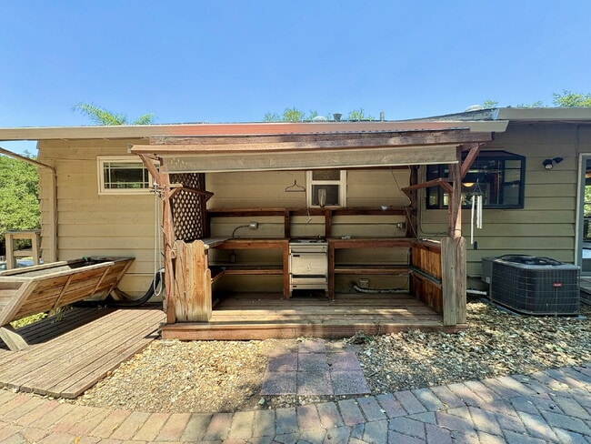 Building Photo - Charming 4-Bed by the Lake in Morgan Hill