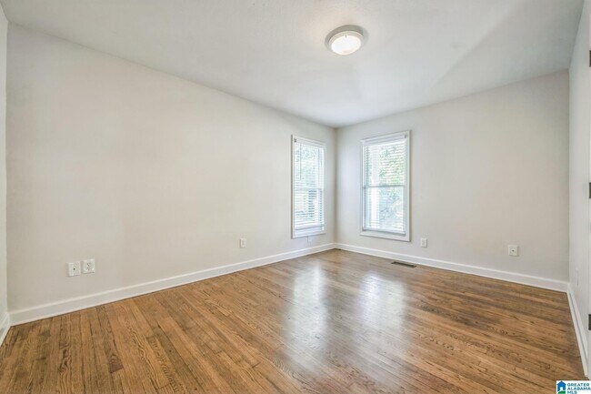 Building Photo - 2161 Chapel Hill Rd