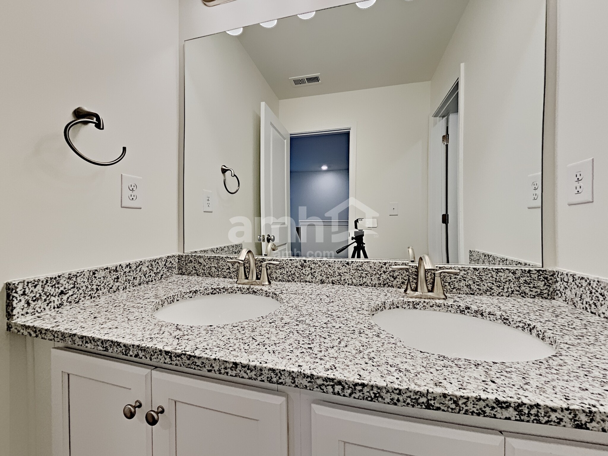 Building Photo - 5120 Smithbriar Dr