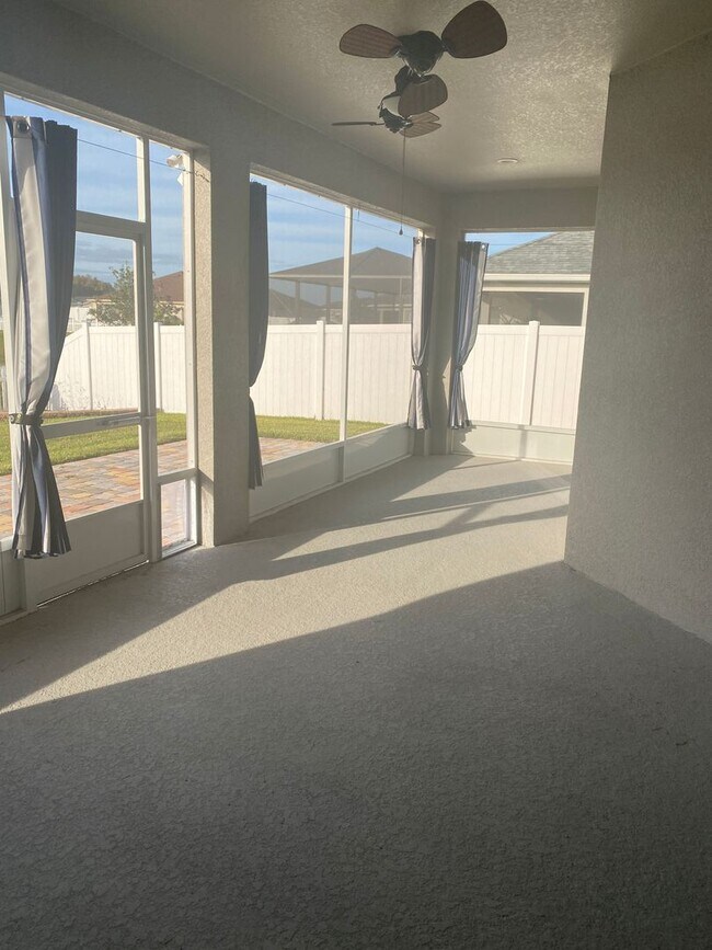 Building Photo - 4 Bedroom 3 Bath Waterfront Home in Gramercy Farms for RENT!