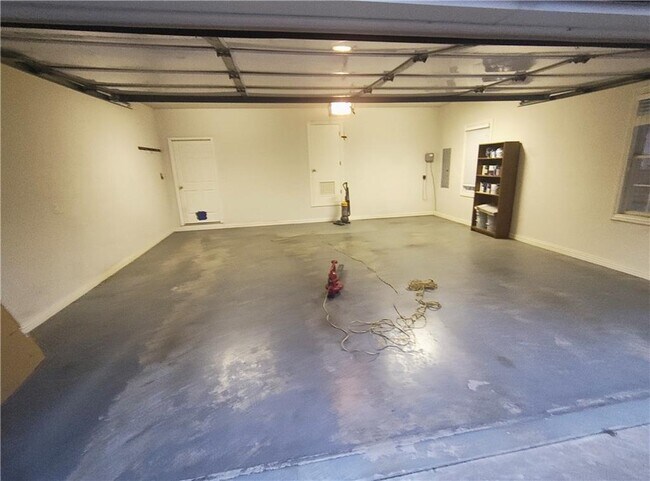 Building Photo - 2300 SW Penny Ln