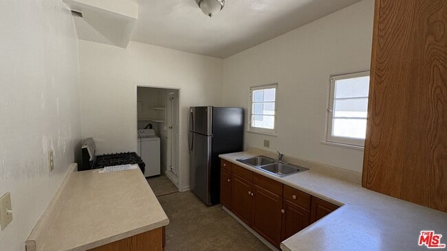Building Photo - 1553 S Durango Ave