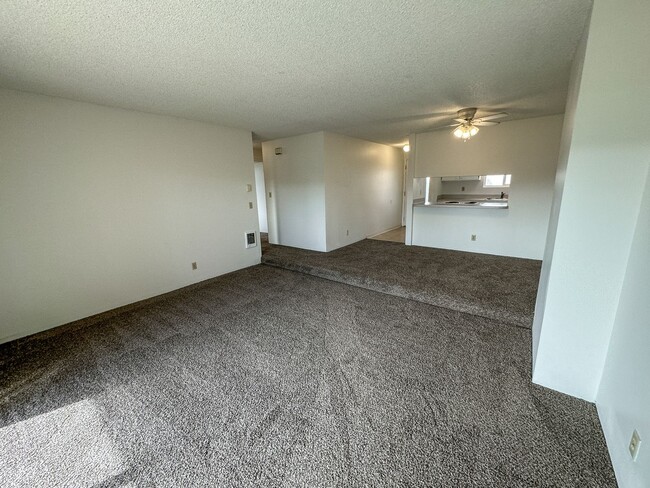 Building Photo - ANNETTE372-374